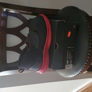 Jordan, sz 10.5, Black & Red